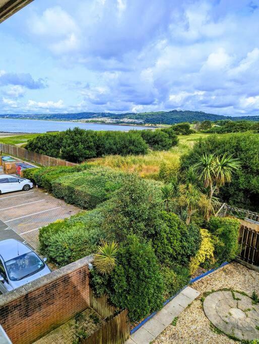 Вілла Coastal Retreat In Carmarthenshire Лланеллі Екстер'єр фото