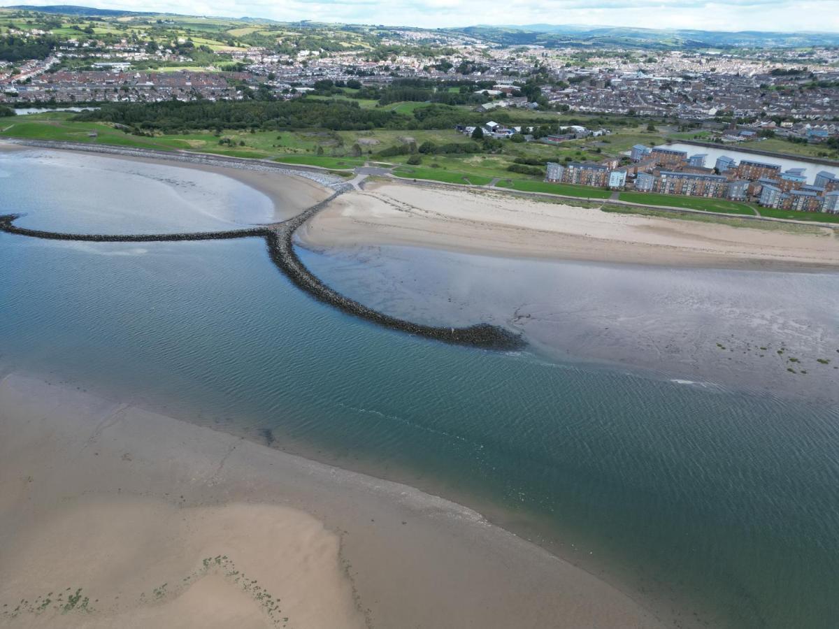 Вілла Coastal Retreat In Carmarthenshire Лланеллі Екстер'єр фото